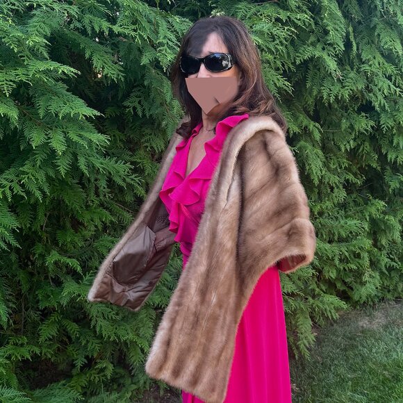 Vintage Mink Wrap or Stole in Excellent condition. - Picture 9 of 14
